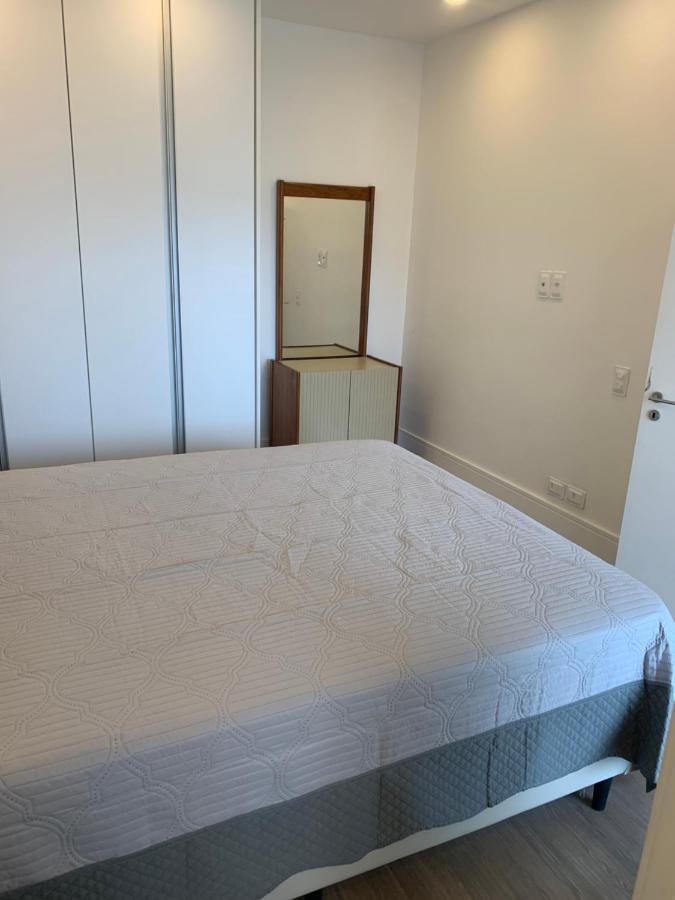 Flat Com 65 Metros; Sala; Duas Suites; Cozinha Recem-reformado *