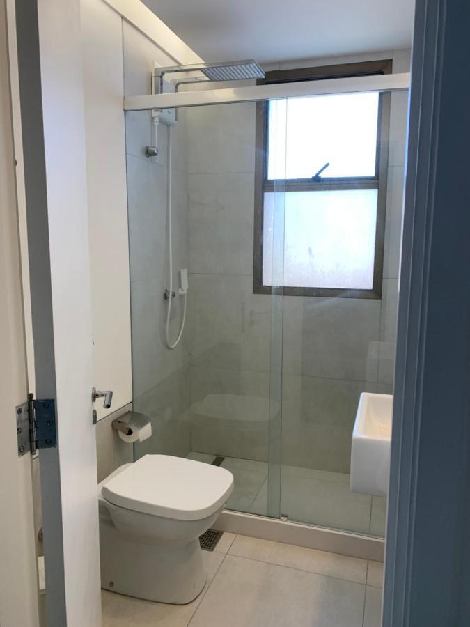 Flat Com 65 Metros; Sala; Duas Suites; Cozinha Recem-reformado Apartamento Rio de Janeiro