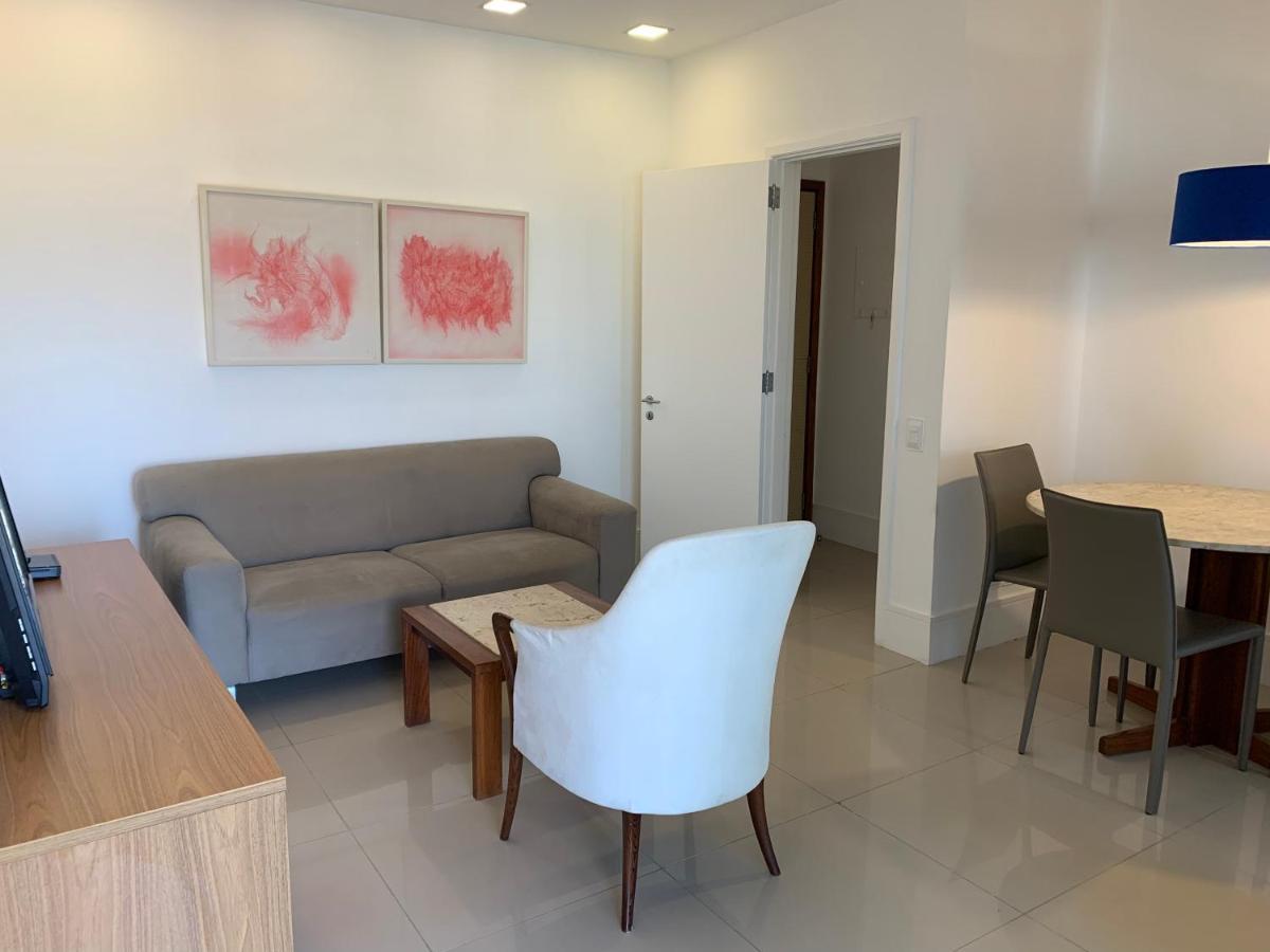 Flat Com 65 Metros; Sala; Duas Suites; Cozinha Recem-reformado