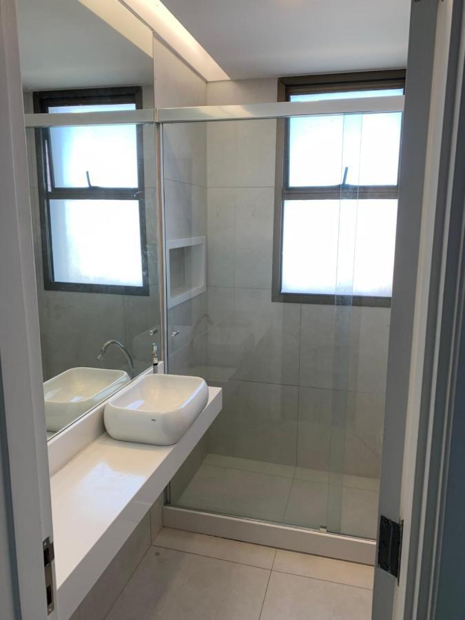 Flat Com 65 Metros; Sala; Duas Suites; Cozinha Recem-reformado Rio de Janeiro