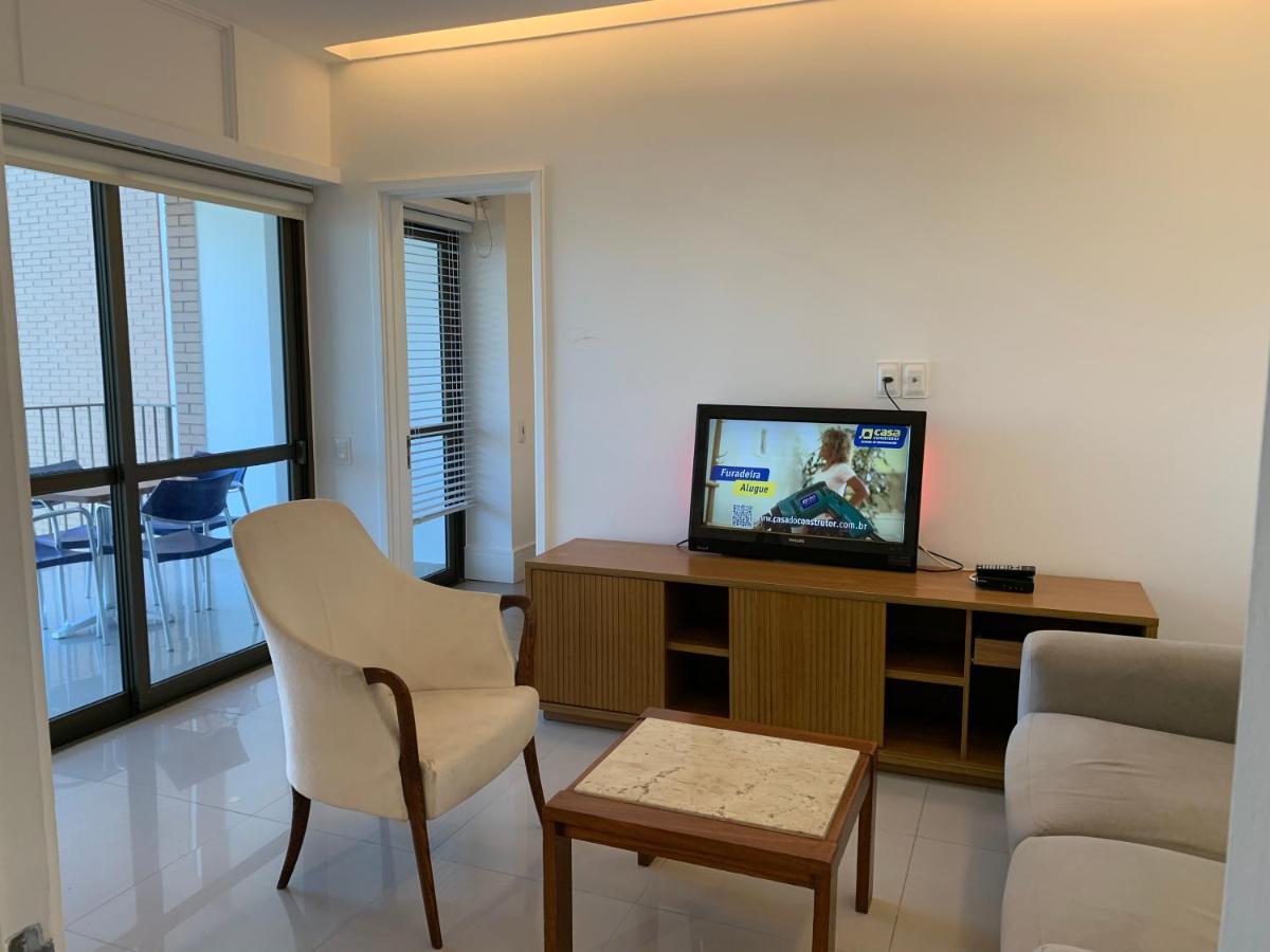 Flat Com 65 Metros; Sala; Duas Suites; Cozinha Recem-reformado Rio de Janeiro